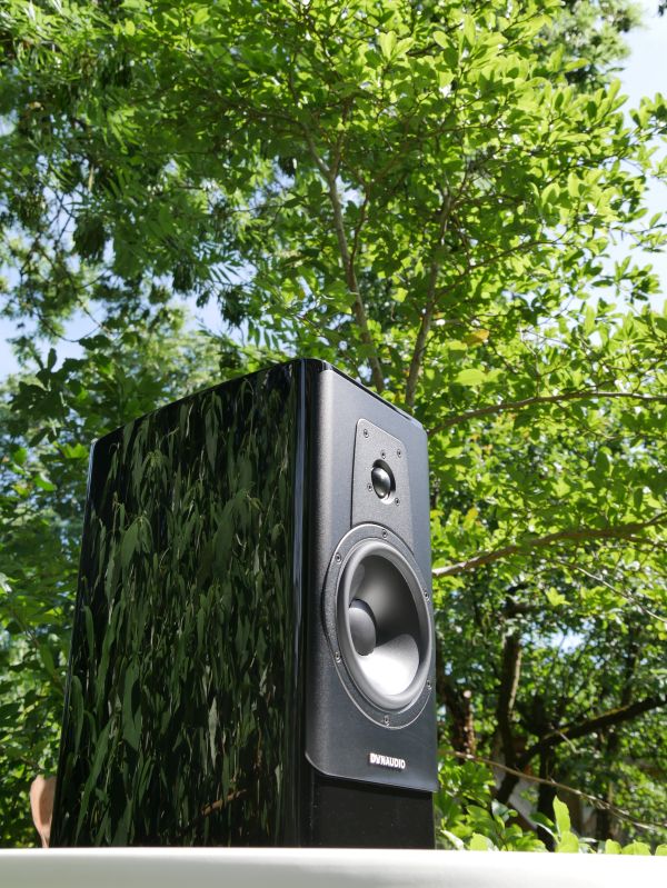 Dynaudio Contour 20 black edition von schraeg unten